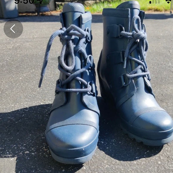 SOLD!!Sorel wedge very cool blue ankle size 8 rain boots - Picture 2 of 7
